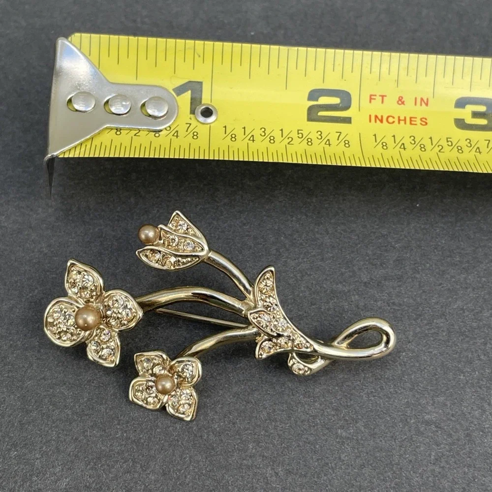 Monet Brooches Women Gold tone Flower‎ Pearl Rhiestone event party